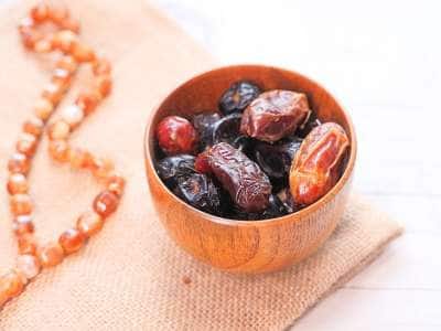 ஆரோக்கியமான உடலுக்கு... வெறும் வயிற்றில் ஊற வைத்த பேரீச்சம்பழம் ஒன்றே போதும்