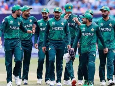 ஒரு பார்ட்டிக்கு வர 2 லட்சம்! உலக கோப்பையின் போது பாகிஸ்தான் வீரர்கள் குதூகலம்!