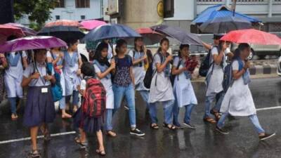 Chennai Rain: அடுத்த 2 நாள்கள்... பள்ளி, கல்லூரிகளுக்கு விடுமுறையா? - அறிவிப்பு எப்போது?