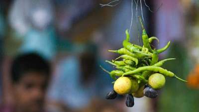 காத்து கருப்பு நீக்கும் பச்சை மிளகாய் திருஷ்டியின் மகிமைகள்..!