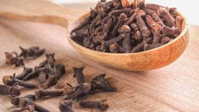 உச்சி முதல் பாதம் வரை: கிராம்பு சாப்பிடுவதால் கிடைக்கும் ஏகப்பட்ட ஆரோக்கிய நன்மைகள்