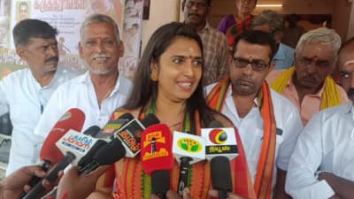 'சீமான் என்னை திட்டினாலும் பரவாயில்லை...' திமுகவை எதிர்க்க கஸ்தூரி சொல்லும் பிளான் - என்ன தெரியுமா?