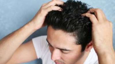 முடிக்கு எண்ணெய் வைத்துவிட்டு தூங்குவது நல்லதா? மருத்துவர்கள் அறிவுரை!