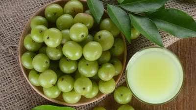 நெல்லிக்காயை ஒரு மாதம் தொடர்ந்து சாப்பிட... 10 வயது குறைந்ததை போல் உணருவீர்கள்