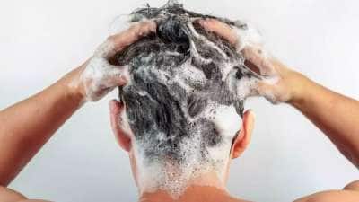 தினமும் முடிக்கு ஷாம்பு பயன்படுத்துவது நல்லதா? மருத்துவர்கள் அறிவுரை இதுதான்!