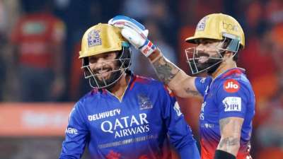 ஆர்சிபி அணிக்கு இந்த முறை கோப்பையை பெற்று தரப்போகும் 4 வீரர்கள்!