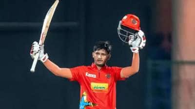 குஜராத் பந்து வீச்சை சிதறடித்த இளம் வீரர்.. யார் இந்த பிரியான்ஷ் ஆர்யா? 