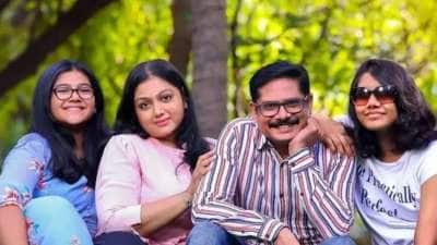 மனோஜ் பாரதிராஜாவின் அதே சாயலில் அவரது மகள்கள்! வைரலாகும் குடும்ப போட்டோக்கள்..