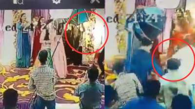 மனைவியுடன் நடனமாடிக்கொண்டே உயிரை விட்ட கணவன்! வைரலாகும் வீடியோ..