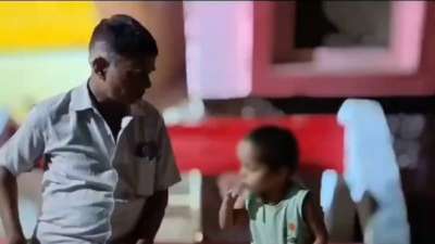 குழந்தையை சிகிரெட் பிடிக்க வைத்த மருத்துவர்! வைரலான வீடியாேவால் சர்ச்சை..