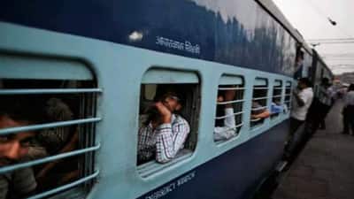 மே 1 முதல்... இனி இவர்கள் முன்பதிவு பெட்டியில் பயணிக்க கூடாது - ரயில்வே அதிரடி