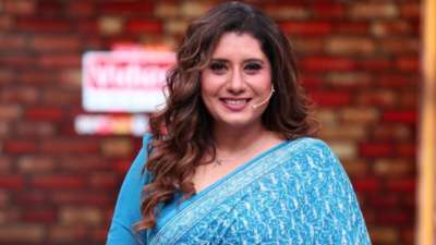 தொகுப்பாளினி பிரியங்கா ஒரு நிகழ்ச்சிக்கு எவ்வளவு சம்பளம் வாங்குகிறார் தெரியுமா? 