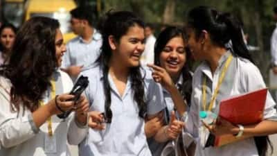 12ம் வகுப்பில் 65% மார்க் எடுத்தால்... மாணவிகளுக்கு இலவச ஸ்கூட்டி - கலக்கல் திட்டம்!