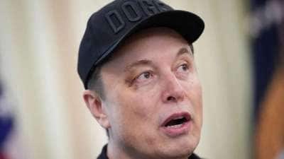 Elon Musk முகத்தில் குத்தியது யார்? காயத்தின் காரணம் இவர்தான்: வைரல் ஆகும் வீடியோ