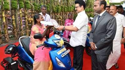 தமிழ்நாடு அரசின் இலவச ஸ்கூட்டர் : யாருக்கெல்லாம் கிடைக்கும்?