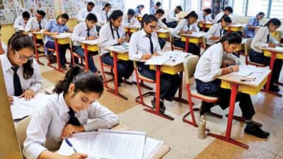 மாணவர்கள் அதிர்ச்சி...! 10ஆம் வகுப்புக்கு இனி 2 பொதுத் தேர்வாம்... குழப்பத்தில் பெற்றோர்!