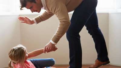 அடியால் ஒழுக்கம் வரும் எண்ணம் குழந்தைக்கு நன்மையா? தீமையா?