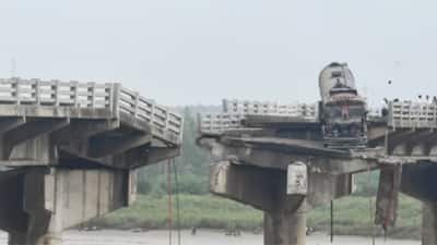 குஜராத் பாலம் இடிந்து விபத்து: 9 பேர் உயிரிழப்பு... ஆற்றில் கவிழ்ந்த வாகனங்கள் - பகீர் சம்பவம்!