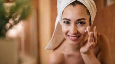 முகம் எப்போதுமே பொலிவுடன் இருக்க இந்த 6 இயற்கை வைத்தியங்களை பயன்படுத்துங்கள்