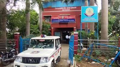 நசரத் பேட்டையில் திருப்புலியை காட்டி மிரட்டி பெண்ணிடம் நகை பறிப்பு