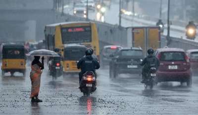 வட + தென் தமிழகத்தில் நாளை கனமழை வெளுக்கும்.. வானிலை மையம் அறிவிப்பு!