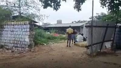 காந்தி ஜெயந்தி ஸ்பெஷல்: பாட்டிலுக்கு ரூ.50-100 கூடுதலாக விற்கப்படும் டாஸ்மாக் மதுபானம்