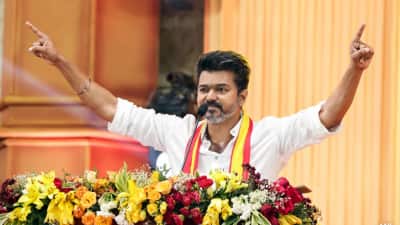 விஜய் ரூ.200 கோடி சம்பளத்தை விட்டு வருகிறார்... ஏதோ ஆதாயம் இருக்கு - அமைச்சர் சந்தேகம்