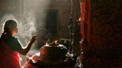 கோயிலுக்கு இந்த பொருளை காணிக்கையாக கொடுங்க.. இதில் இவ்வளவு பலன் இருக்கா? அவசியம் பண்ணுங்க!