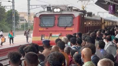 திருவண்ணாமலை பௌர்ணமி கிரிவலம்: சொந்த ஊருக்கு திரும்பிய பக்தர்கள், ரயில்நிலையத்தில் அலைமோதும் கூட்டம்!