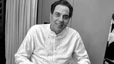 மகா சகாப்தம் முடிவு: நடிகர் தர்மேந்திரா காலமானார் - ஹிந்தி திரையுலகம் சோகம்