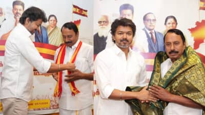 ரூ.500 கோடி வருமானத்தை விட்டுவிட்டு வந்துள்ளார் விஜய்... செங்கோட்டையன் பேச்சு