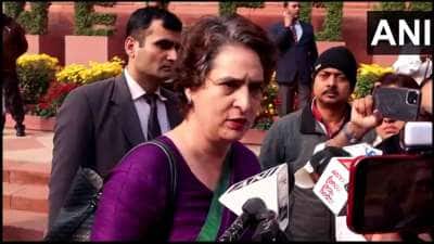 சஞ்சார் சாத்தி செயலி சர்ச்சை: உளவுப் பார்க்கும் கருவியா? பிரியங்கா காந்தி கண்டனம்