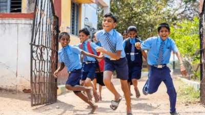 குஷியில் மாணவர்கள்! 24 நாட்கள் விடுமுறை.. 2026ம் ஆண்டுக்கான முழு லிஸ்ட் இதோ!