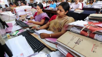 அரசு ஊழியர்கள் இந்த ஆடை கட்டாயம் அணிய வேண்டாம்: மாநில அரசு உத்தரவு!