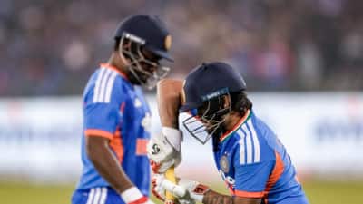 இஷான் கிஷன் vs சஞ்சு சாம்சன்: டி20ஐல் யார் ஒஸ்தி...?