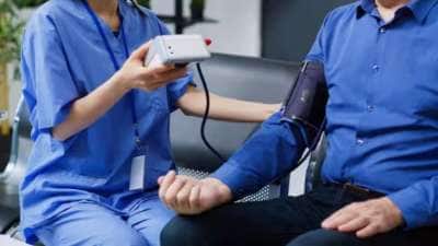உயர் இரத்த அழுத்தத்தை குறைக்க உதவும் 6 எளிய வழிகள்