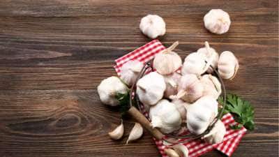 கெட்ட கொழுப்பை அடித்து விரட்டும் பூண்டு: இப்படி சாப்பிட்டு பாருங்க