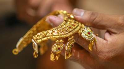 தங்கம் விலை குறைவு! விலை ஏறினாலும் கவலைப்படாம வாங்கவும் - ஏன் தெரியுமா?