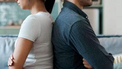 கணவர்களின் இந்த 5 விஷயங்கள் மனைவிகளுக்கு சுத்தமாக பிடிக்காதாம்.. உஷார்!