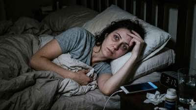 இரவில் தூக்கம் வரவில்லையா? அலட்சியம் படுத்த வேண்டாம், உயிருக்கே ஆபத்தாகலாம்!