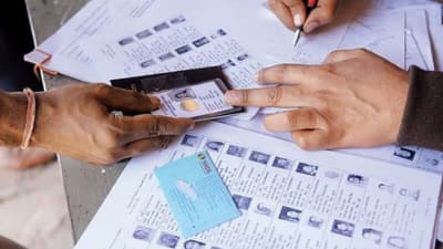 ஓட்டு போடும் போது கையில் கண்டிப்பாக கொண்டு செல்ல வேண்டியவை!