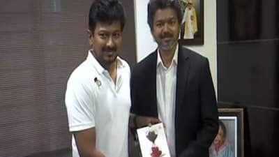 முதல்வர் விஜய்க்கு உதயநிதி ஸ்டாலின் கொடுத்த புத்தகம்! எங்கு கிடைக்கும்? விலை என்ன?