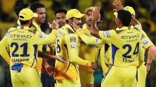 இந்த பவுலருக்கு பதிலா இவர கொண்டு வாங்க.. ஆர்சிபி-யை வீழ்த்த சிஎஸ்கே போடும் ஸ்கெட்ச்! 