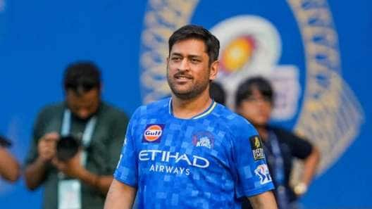 இந்திய அணியின் பயிற்சியாளராக தோனியால் ஆக முடியாது! என்ன காரணம் தெயுமா? 