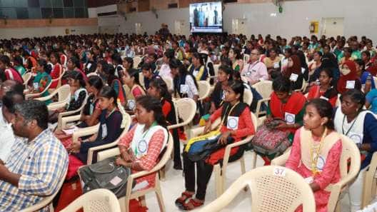 புதுமைப் பெண் திட்டம் பெண்களுக்கு மட்டும் ரூ.2000 கிடைக்கும்! எப்படி தெரியுமா?