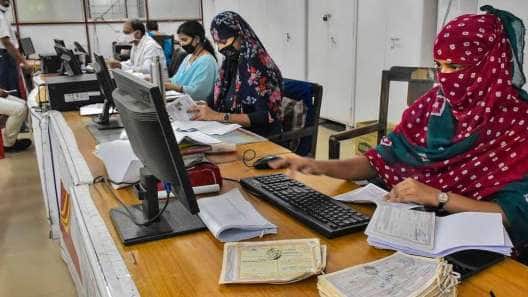 தமிழக அரசு ஊழியர்களுக்கு ரூ.1 கோடி காப்பீடு - ஐசிஐசிஐ, ஆக்சிஸ், எச்டிஎப்சி வங்கிகளுடன் புதிய ஒப்பந்தம்