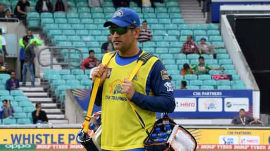 CSK-வில் இனி இந்த 5 வீரர்களுக்கு வாய்ப்பில்லை... தோனியும் தண்ணீர் பாட்டில் தான் தூக்கணுமா?