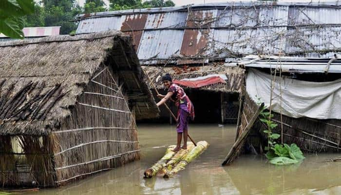 அசாமில் வெள்ளம்: கிராமங்கள் மூழ்கின