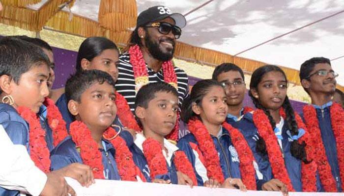 கல்விக்கு முக்கியத்துவம் மாணவர்களுக்கு கிறிஸ்கெய்ல் அறிவுரை கல்விக்கு முக்கியத்துவம் மாணவர்களுக்கு கிறிஸ்கெய்ல் அறிவுரை