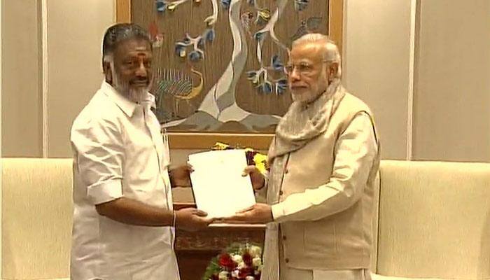 வர்தா புயல்: ரூ 22,000 கோடி தேவை ஓ.பன்னீர்செல்வம் கோரிக்கை வர்தா புயல்: ரூ 22,000 கோடி தேவை ஓ.பன்னீர்செல்வம் கோரிக்கை